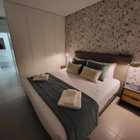 Silver Coast Luxe With 3 Bedrooms, 2 Bathrooms And A Beautiful View On The Swimmingpool In A Cosy Coastvillage Between The Famous Surfplaces Peniche And Nazare Lägenhet Foz do Arelho