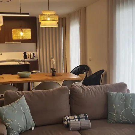 Lägenhet Silver Coast Luxe With 3 Bedrooms, 2 Bathrooms And A Beautiful View On The Swimmingpool In A Cosy Coastvillage Between The Famous Surfplaces Peniche And Nazare