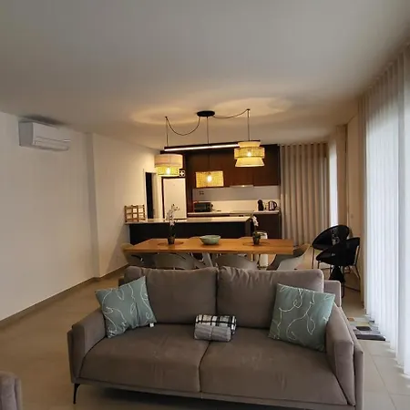 Silver Coast Luxe With 3 Bedrooms, 2 Bathrooms And A Beautiful View On The Swimmingpool In A Cosy Coastvillage Between The Famous Surfplaces Peniche And Nazare Lägenhet *
